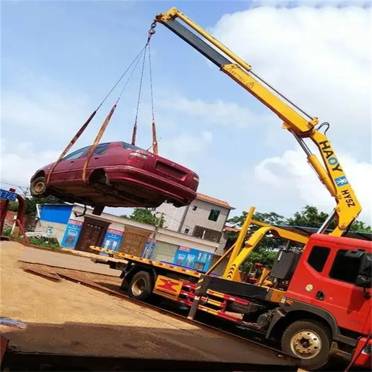 北湖吊车吊汽车的正确方法